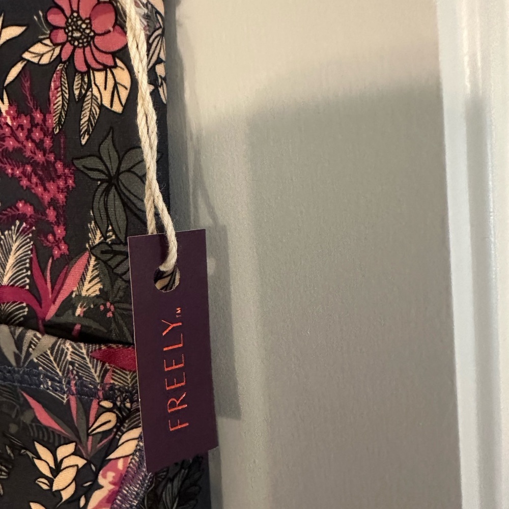 Freely Floral Patterned Garment